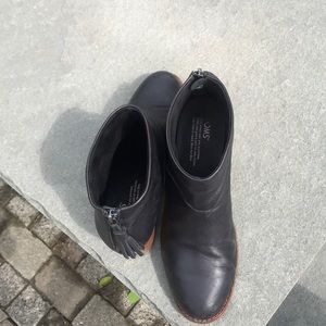 Black zip up chunky heel boots